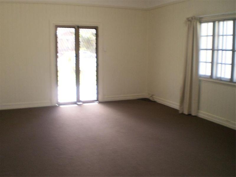 11 Whyte Street, Hermit Park QLD 4812