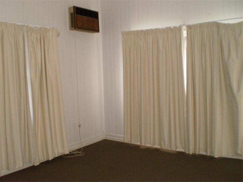 11 Whyte Street, Hermit Park QLD 4812