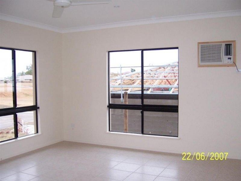 2 Phantom Place CRESTBROOK, Mount Louisa QLD 4814