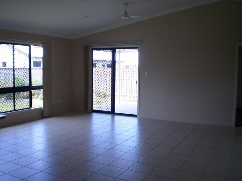 16 Eshelby Street, Bushland Beach QLD 4818