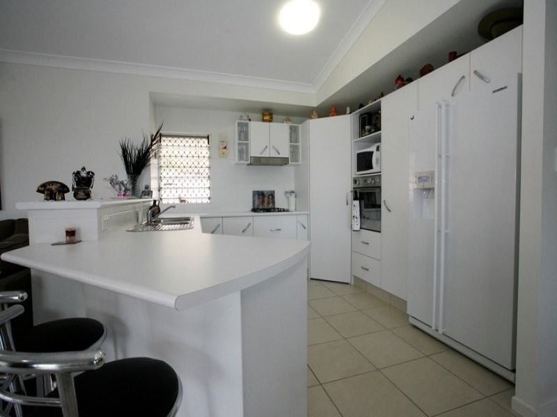 8 Palomar Court, Mount Louisa QLD 4814