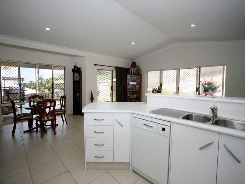 8 Palomar Court, Mount Louisa QLD 4814