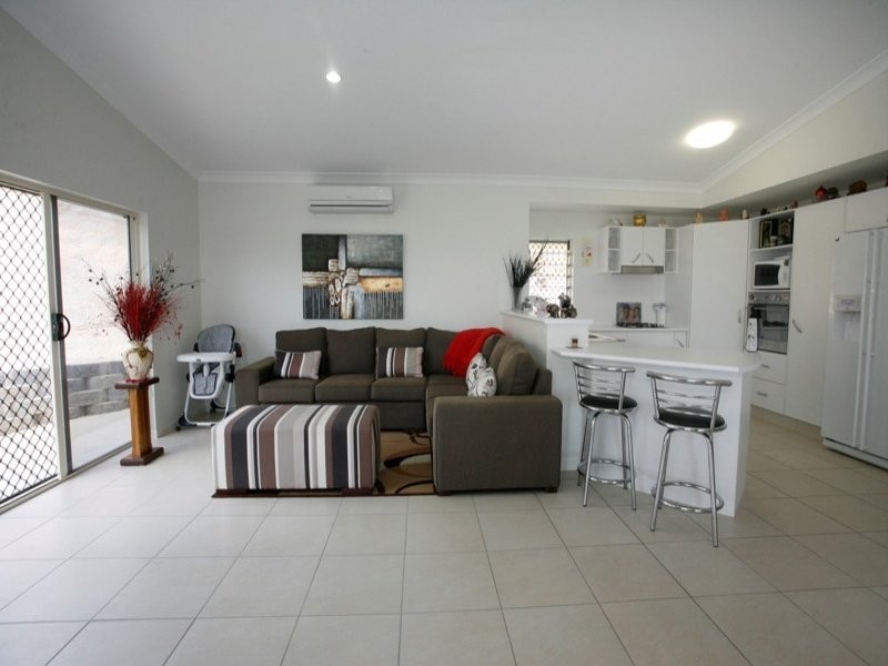 8 Palomar Court, Mount Louisa QLD 4814