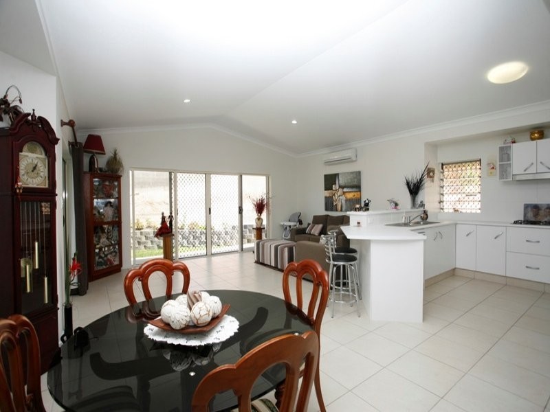 8 Palomar Court, Mount Louisa QLD 4814