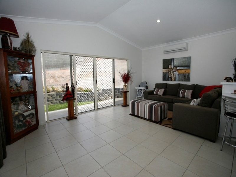 8 Palomar Court, Mount Louisa QLD 4814