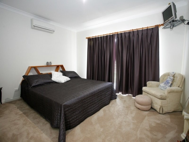 8 Palomar Court, Mount Louisa QLD 4814