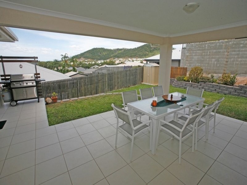 8 Palomar Court, Mount Louisa QLD 4814