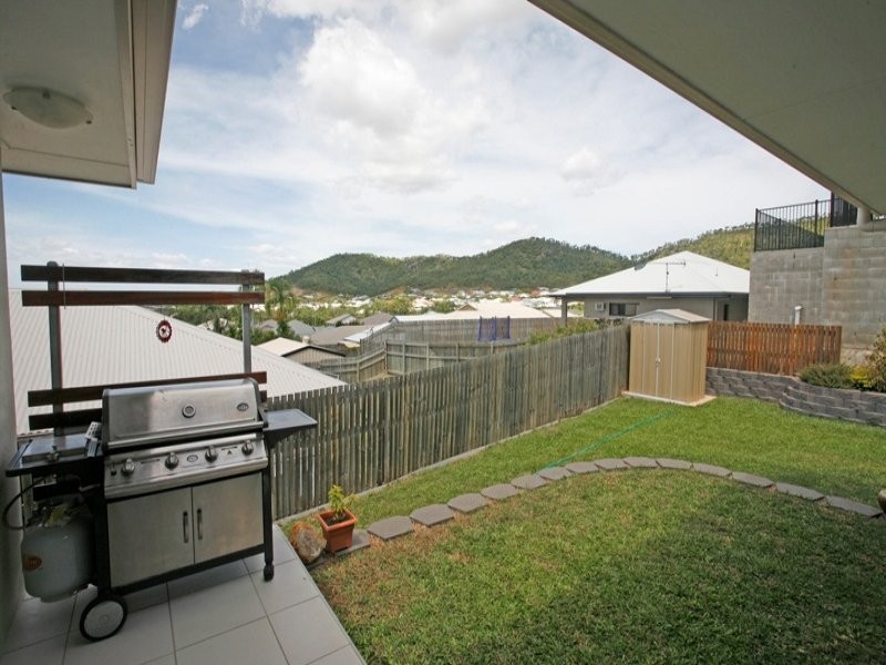 8 Palomar Court, Mount Louisa QLD 4814