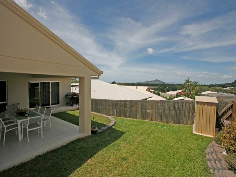 8 Palomar Court, Mount Louisa QLD 4814