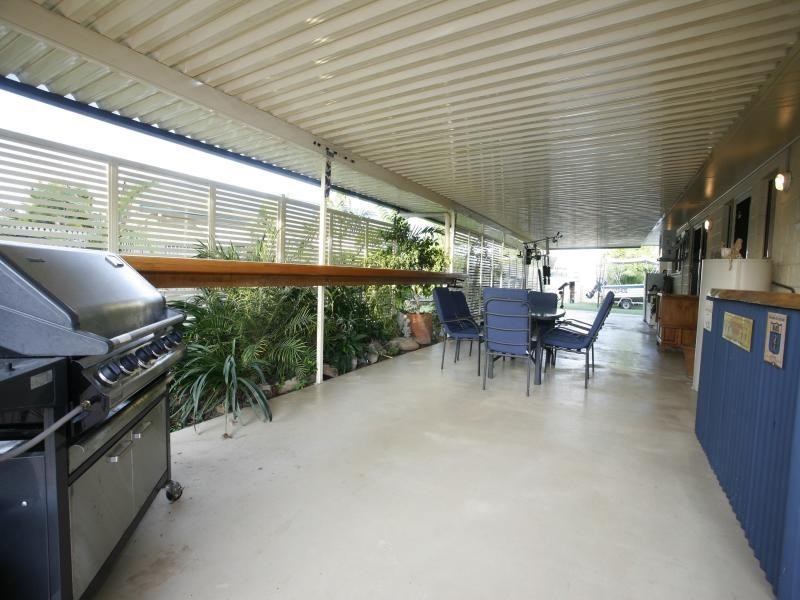 1 Gernika Court, Bushland Beach QLD 4818