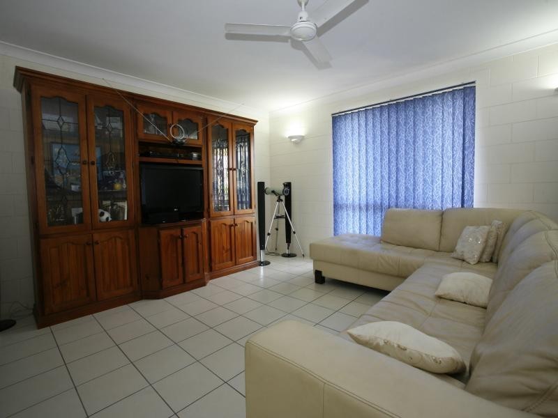 1 Gernika Court, Bushland Beach QLD 4818