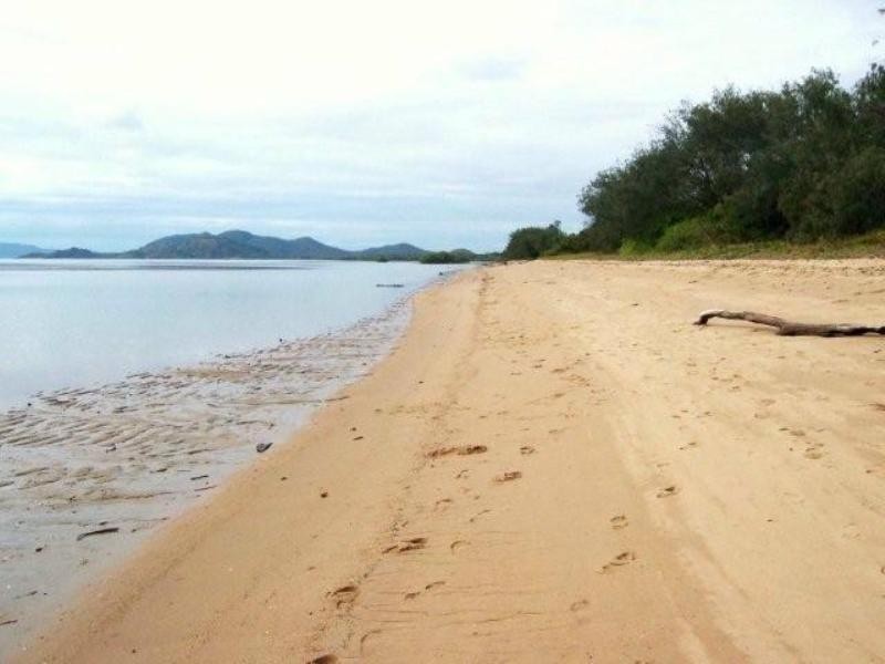 1 Gernika Court, Bushland Beach QLD 4818