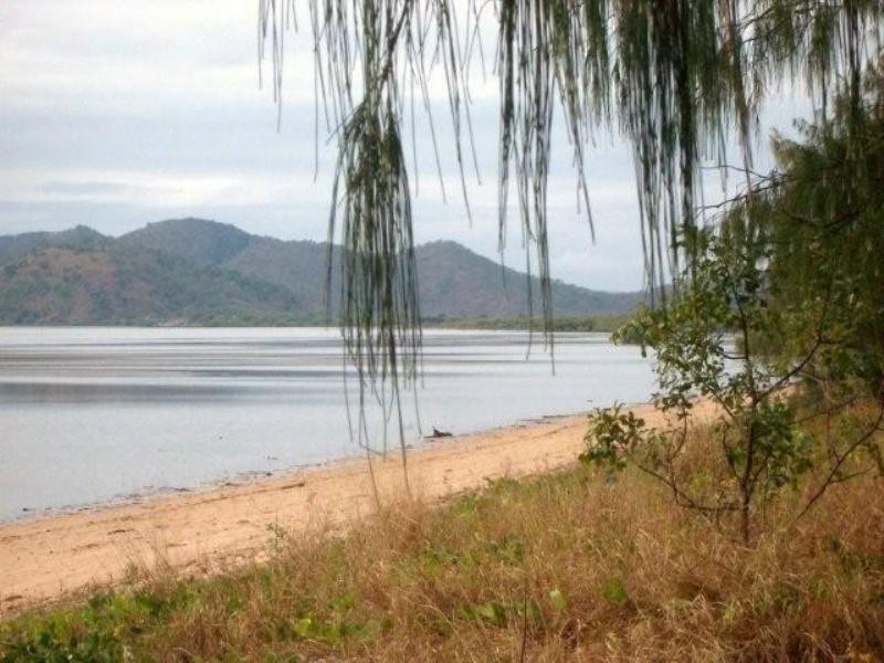 1 Gernika Court, Bushland Beach QLD 4818