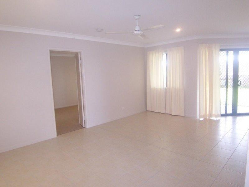 10 Seabrook Circuit, Bushland Beach QLD 4818
