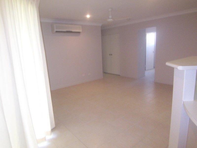 10 Seabrook Circuit, Bushland Beach QLD 4818