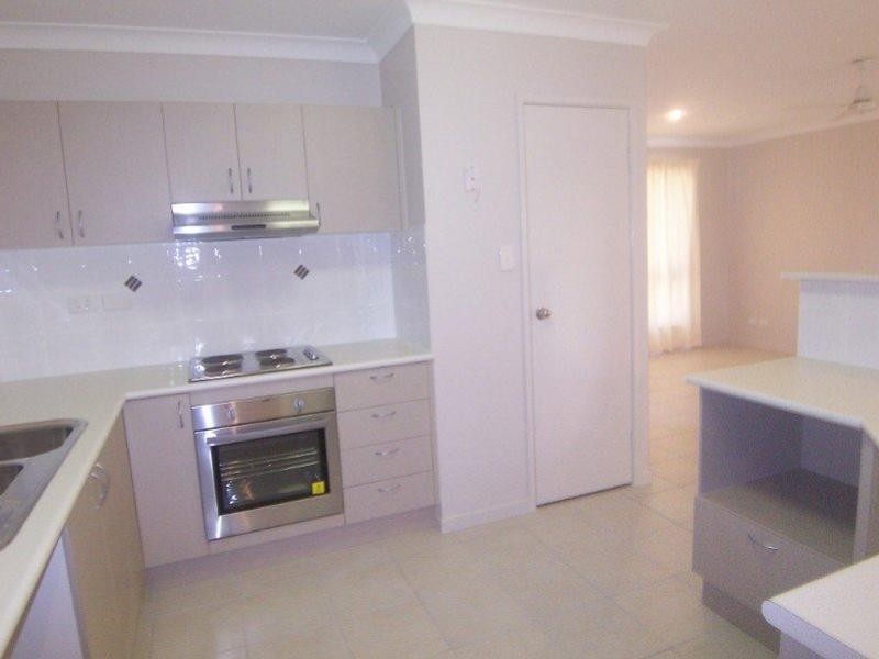 10 Seabrook Circuit, Bushland Beach QLD 4818