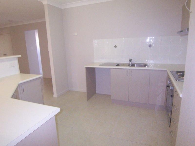 10 Seabrook Circuit, Bushland Beach QLD 4818