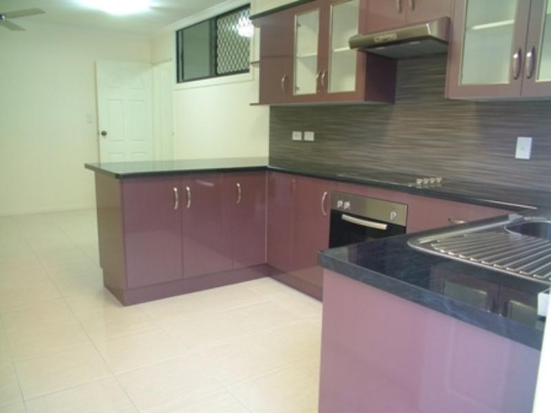 2/21 Warburton Street, North Ward QLD 4810