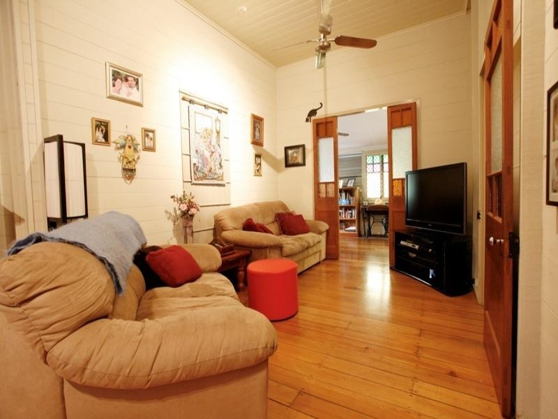 12 Ninth Avenue, Railway Estate QLD 4810