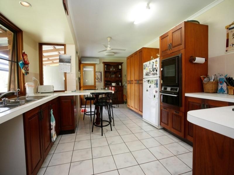 328 Valley Drive, Oak Valley QLD 4811