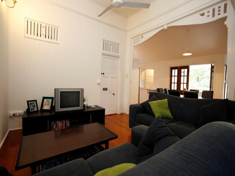 10 Edwards Street, WEST End, Townsville QLD 4810