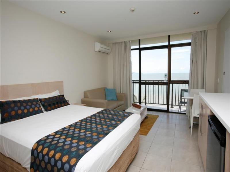 810,811/75 The Strand, North Ward QLD 4810