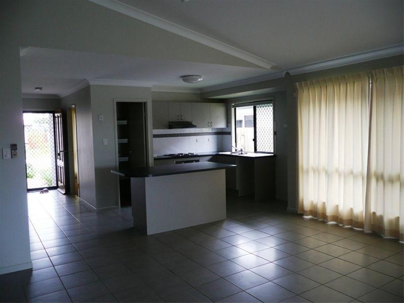 78 Springbrook Parade FAIRFIELD WATERS, Idalia QLD 4811