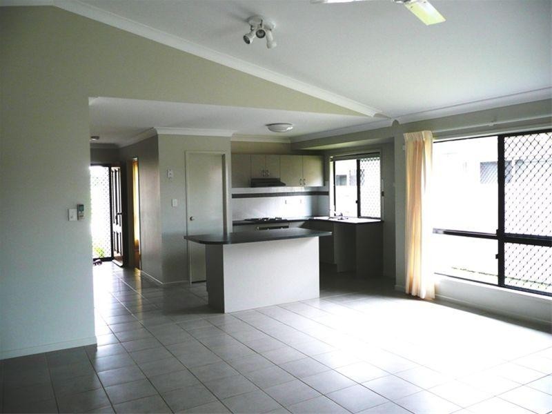 78 Springbrook Parade FAIRFIELD WATERS, Idalia QLD 4811