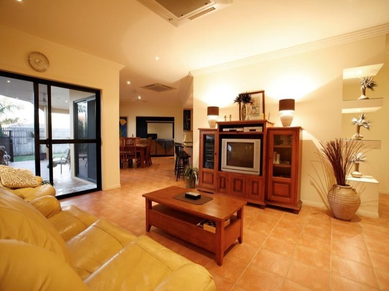 17 Riviera Circuit, Kirwan QLD 4817