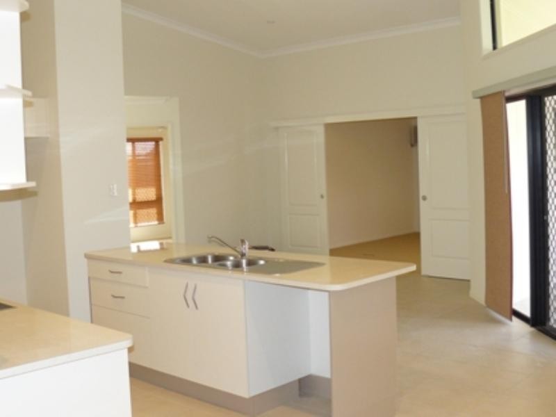 14 Parklands Drive, Mount Louisa QLD 4814