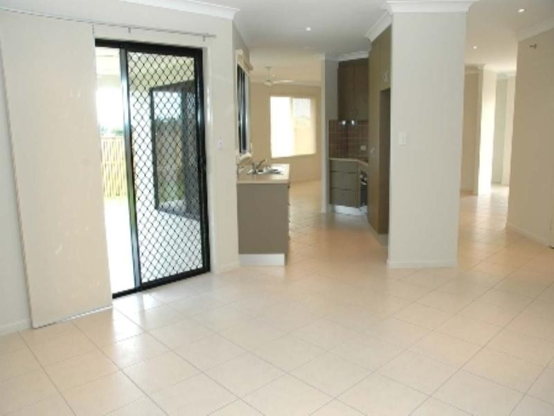 48 Hillock Crescent, Bushland Beach QLD 4818