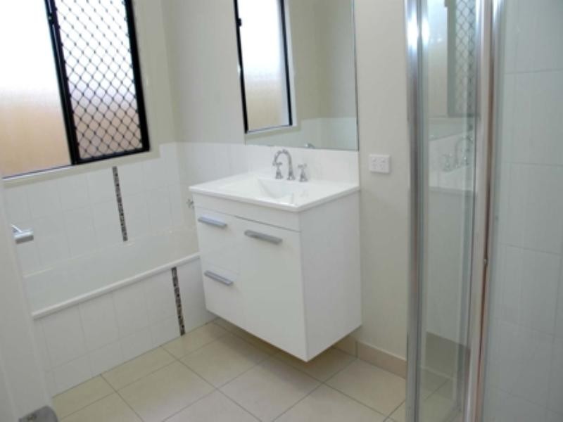 48 Hillock Crescent, Bushland Beach QLD 4818