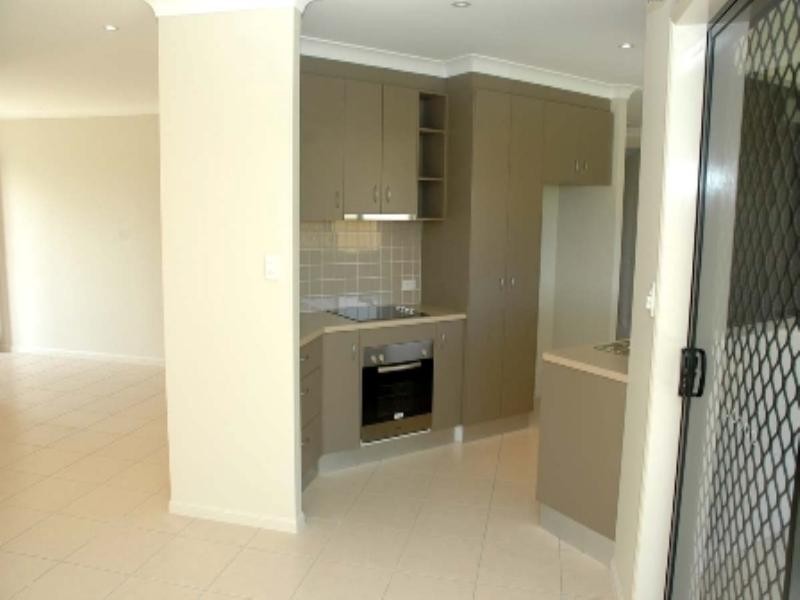 48 Hillock Crescent, Bushland Beach QLD 4818