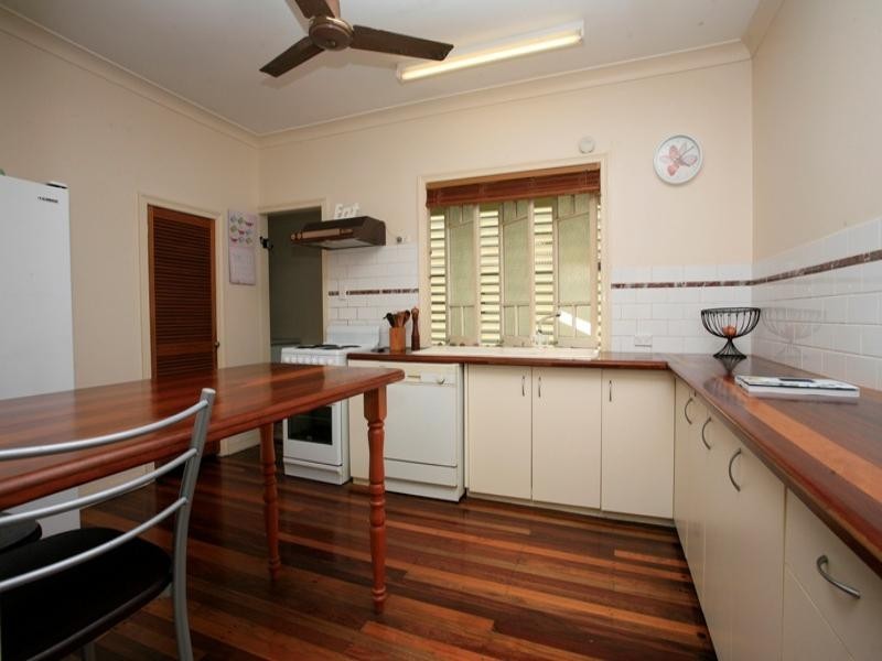 42 Carr Street, Hermit Park QLD 4812