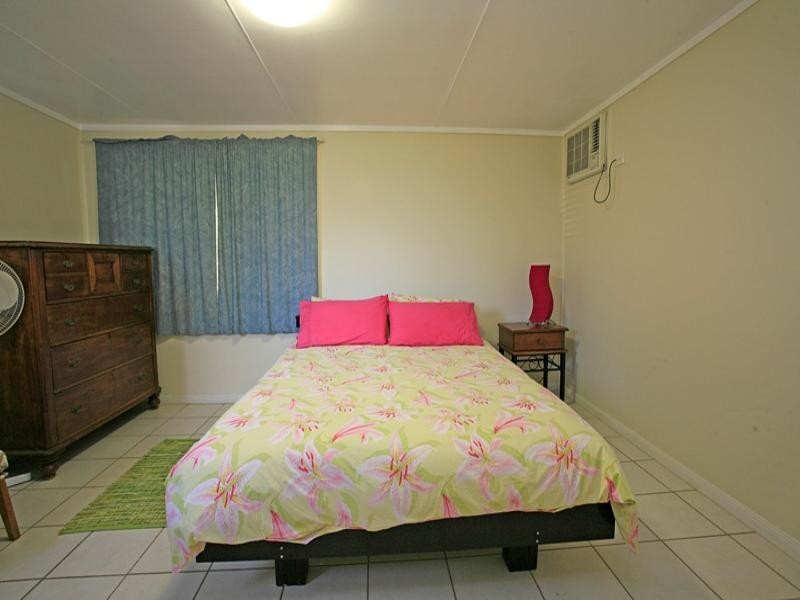 42 Carr Street, Hermit Park QLD 4812