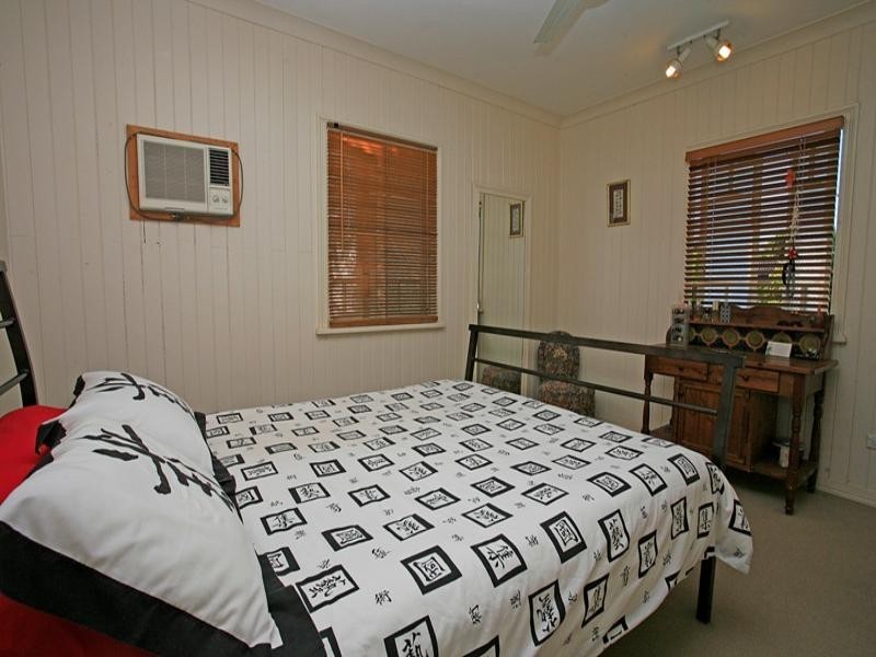 42 Carr Street, Hermit Park QLD 4812