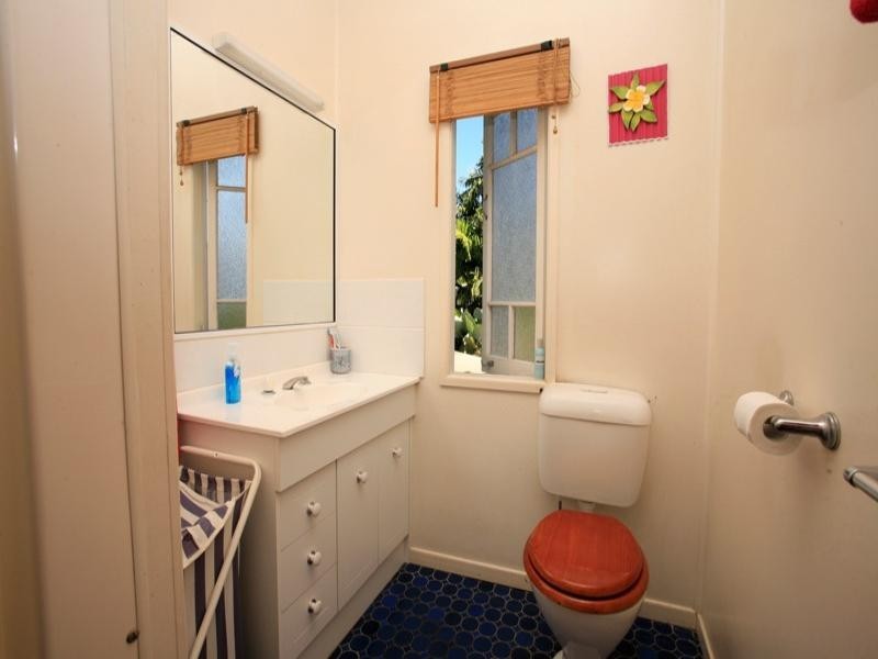 42 Carr Street, Hermit Park QLD 4812