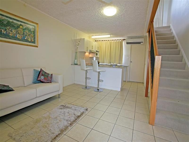 3/2 Bundock Street, Castle Hill QLD 4810