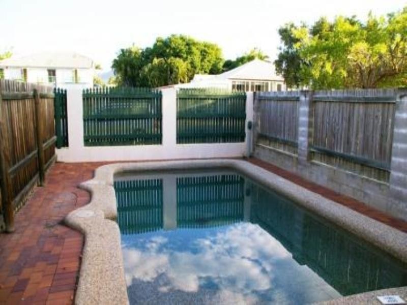 2/8 Gleeson Sreet, Hermit Park QLD 4812