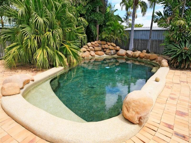 4 Dalkeith Crescent, Mount Louisa QLD 4814