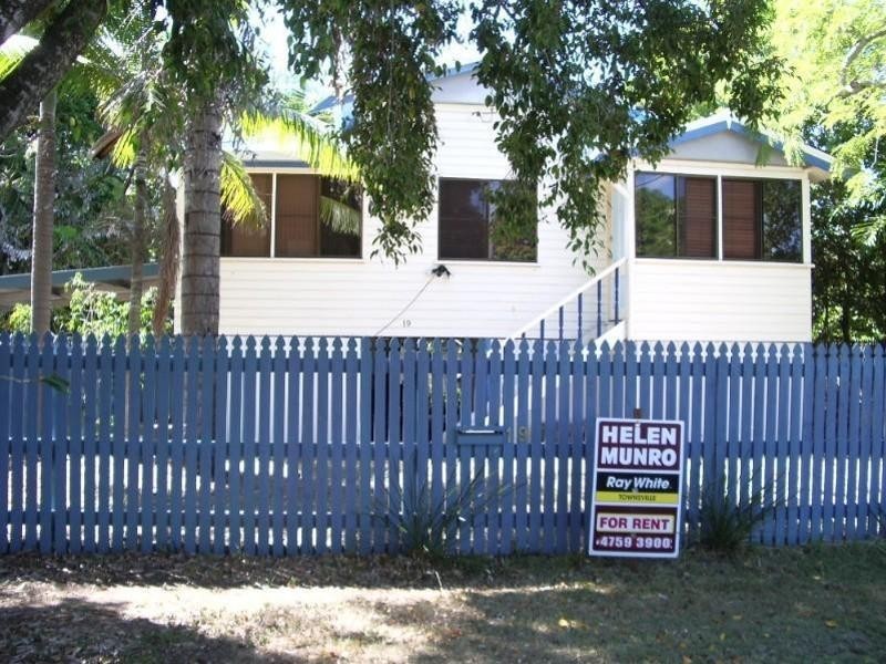 19 Whyte Street, Hermit Park QLD 4812