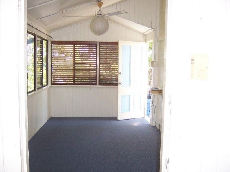 19 Whyte Street, Hermit Park QLD 4812