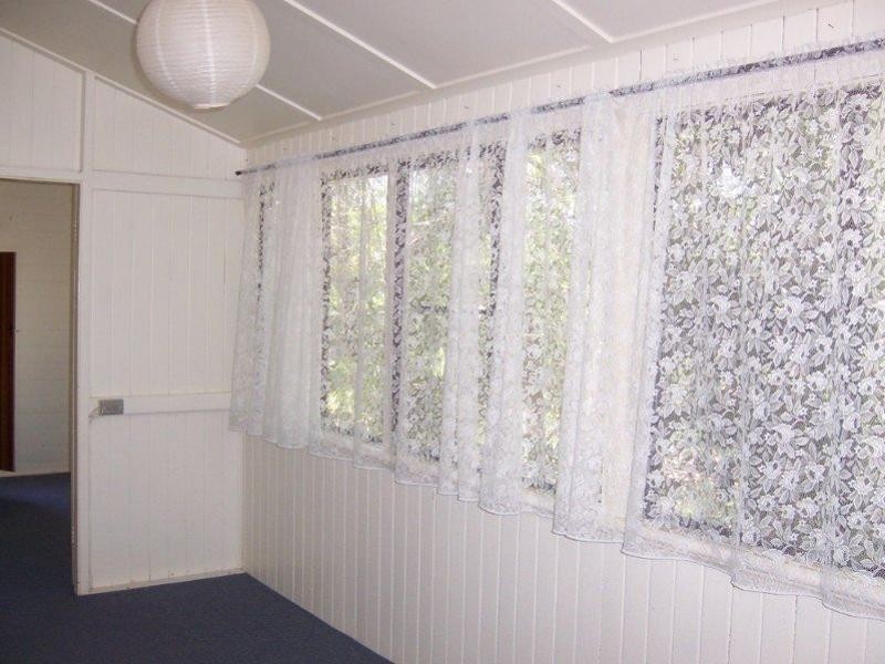 19 Whyte Street, Hermit Park QLD 4812