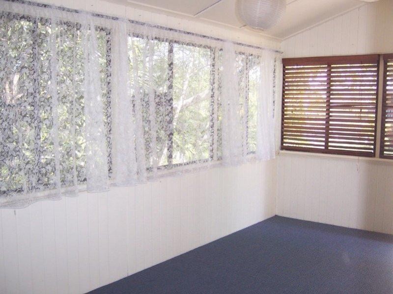 19 Whyte Street, Hermit Park QLD 4812