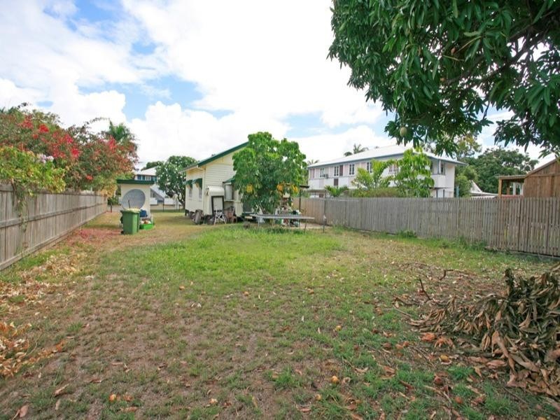 15 Ethel Street, Hyde Park QLD 4812