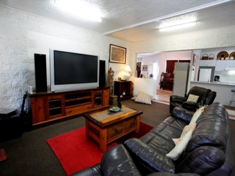 9 Rumbala Court, Bushland Beach QLD 4818