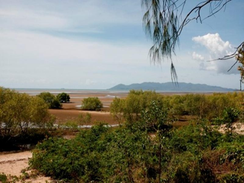 9 Rumbala Court, Bushland Beach QLD 4818