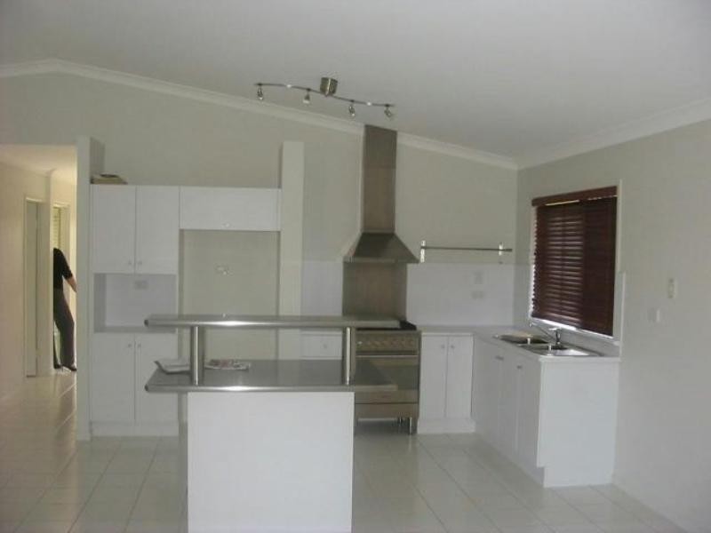 74 Estuary Parade, Douglas QLD 4814