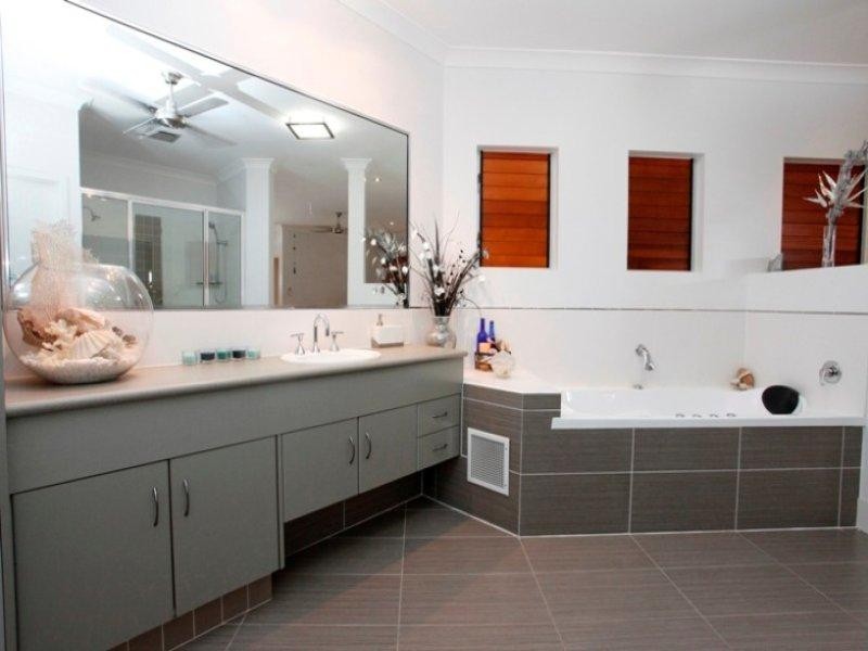 2 Marita Court, Bushland Beach QLD 4818