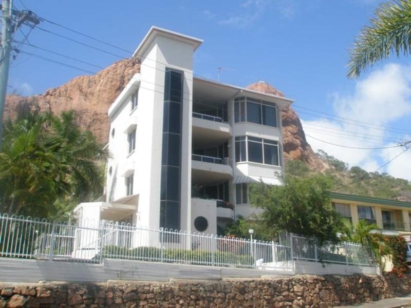 2/320 Stanley Street, North Ward QLD 4810